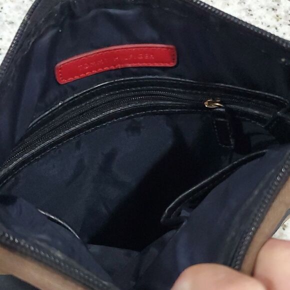Tommy Hilfiger womans cross body purse - Picture 7 of 8